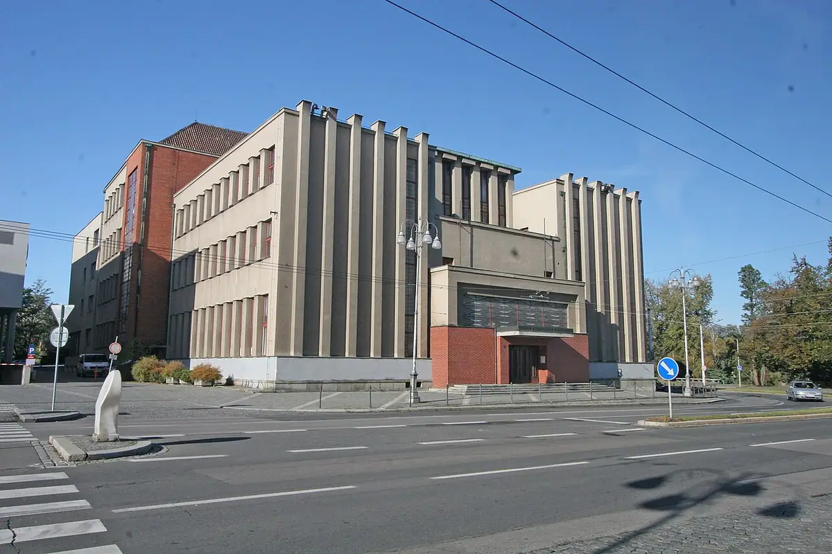 School building: Potravinářská škola Pardubice