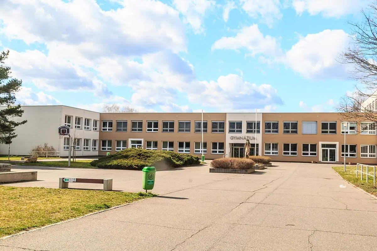 Budova školy: Gymnázium Mozartova Pardubice