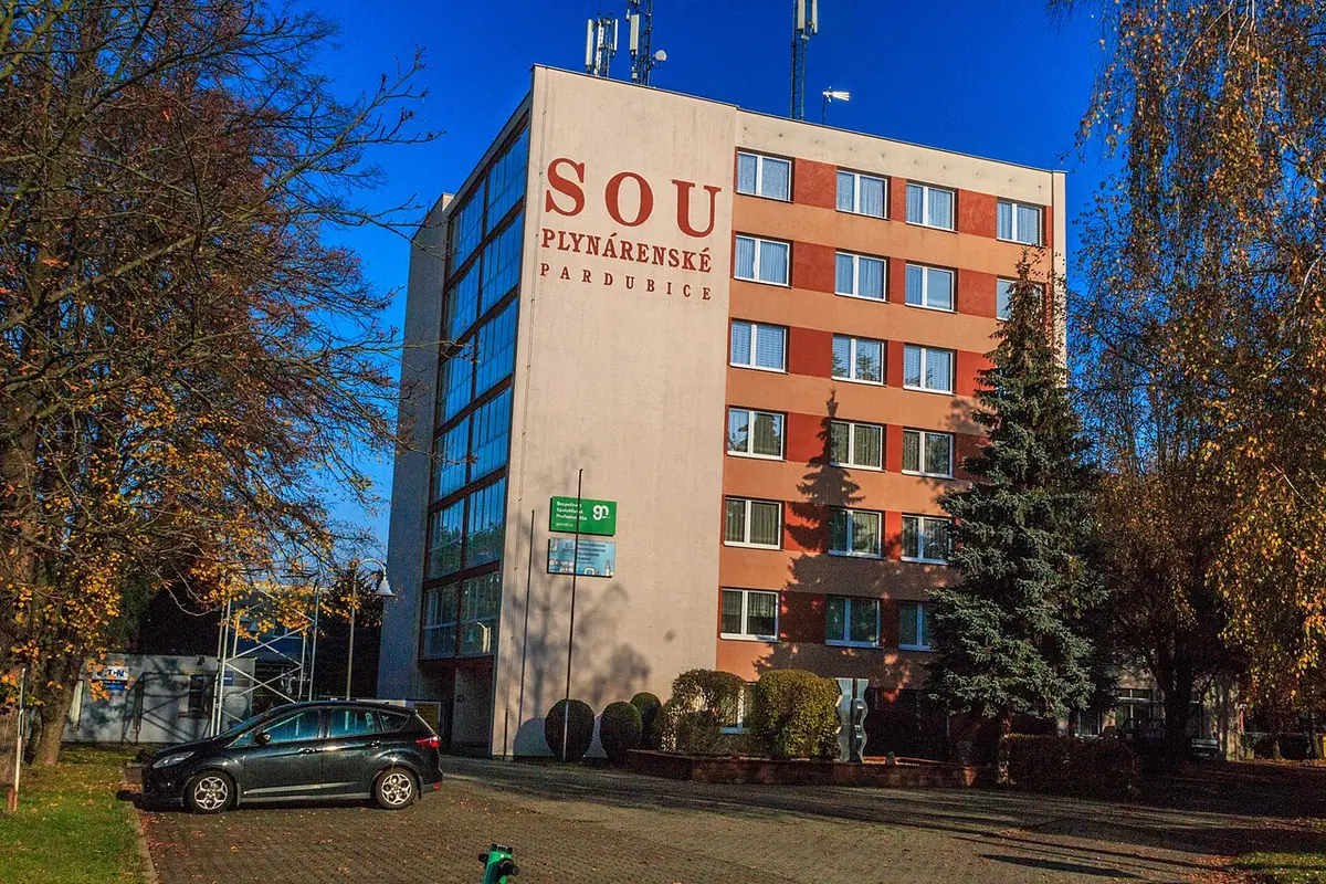 Budova školy: SOU plynárenské Pardubice