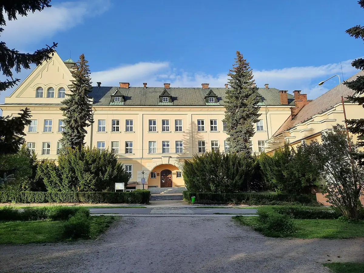 Budova školy: Gymnázium F. M. Pelcla Rychnov nad Kněžnou