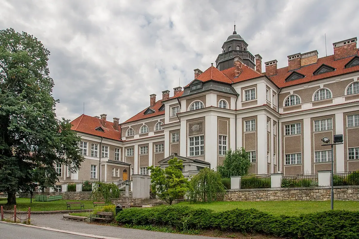 Budova školy: Gymnázium Aloise Jiráska Litomyšl