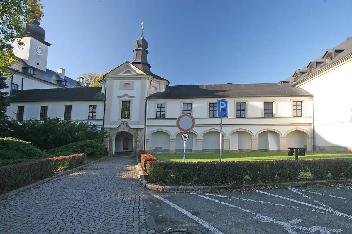 Budova školy: Letohradské soukromé gymnázium