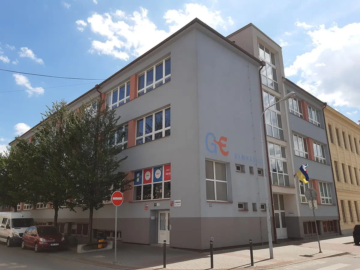 Budova školy: Gymnázium Elgartova