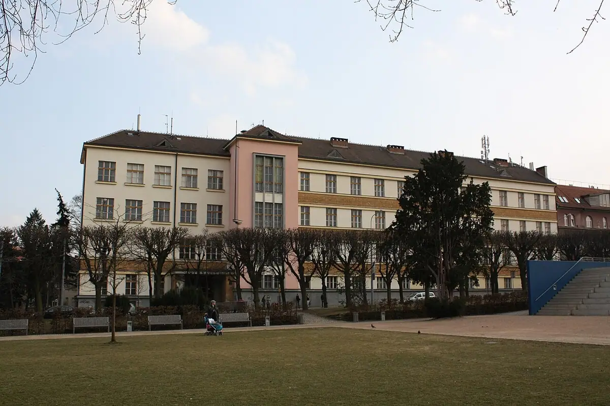 School building: Gymnázium Slovaňák