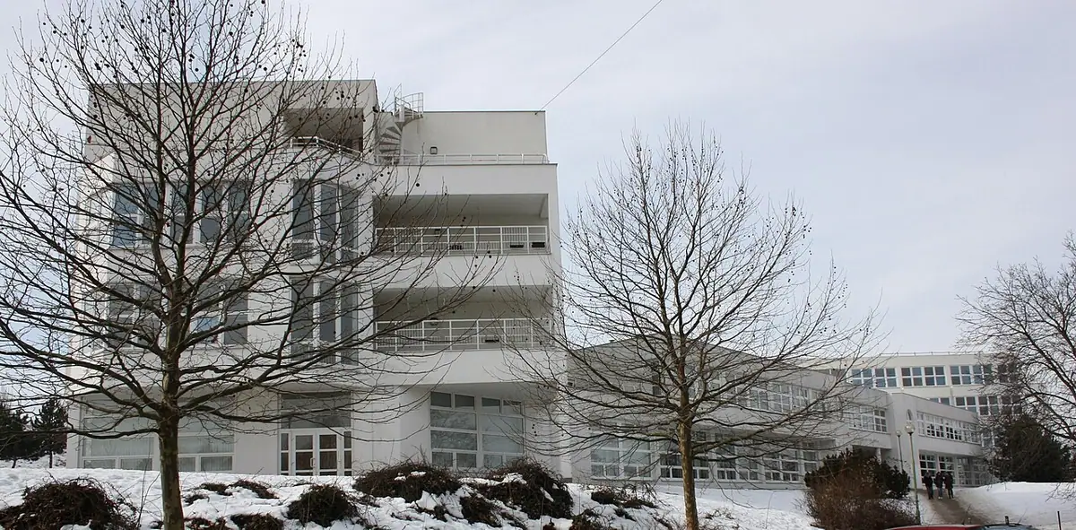School building: Gymnázium Matyáše Lercha