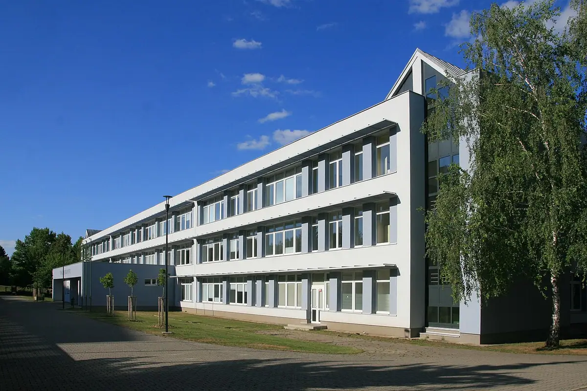 School building: Gymnázium Brno-Bystrc