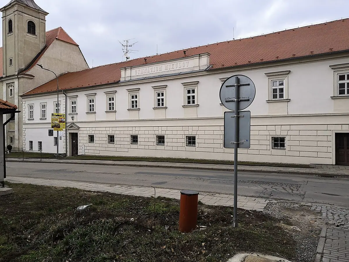 Budova školy: Gymnázium a SOŠ Mikulov