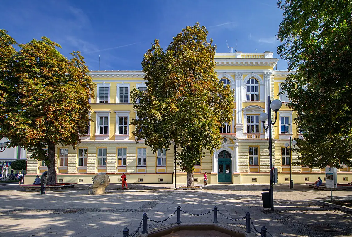 School building: Gymnázium a JŠ Břeclav