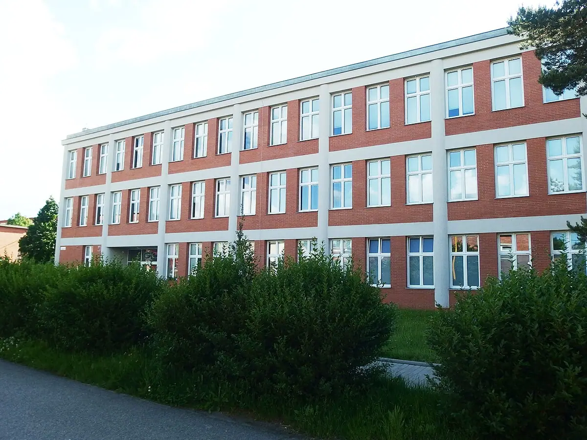Budova školy: Gymnázium Otrokovice