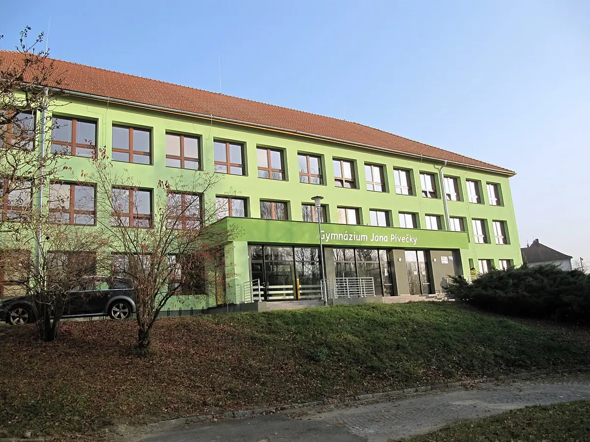 School building: GJP a SOŠ Slavičín
