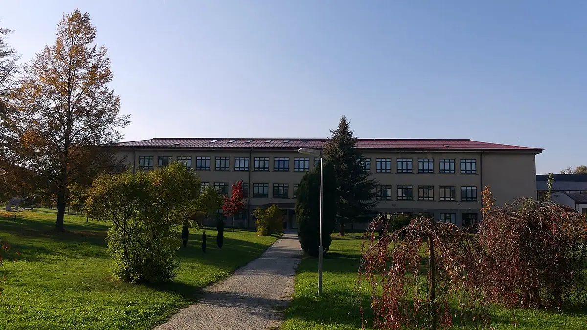 School building: GOB a SOŠ Telč