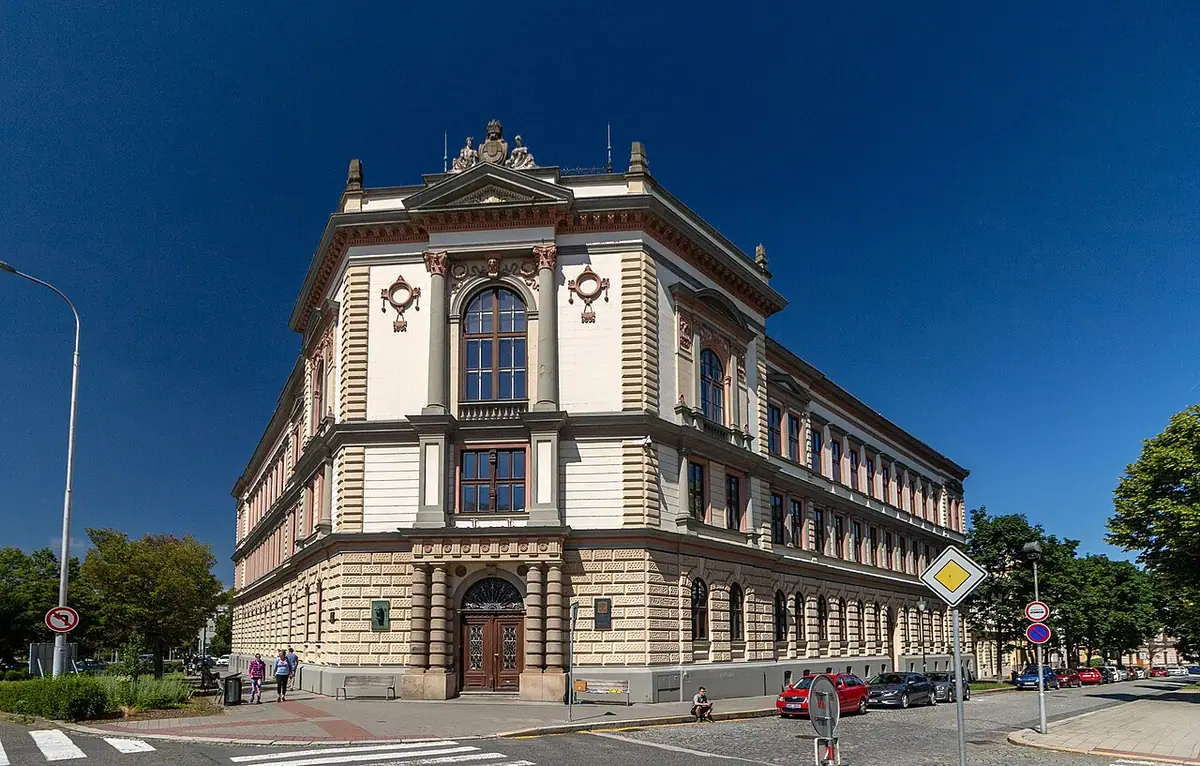 Budova školy: Gymnázium Kroměříž
