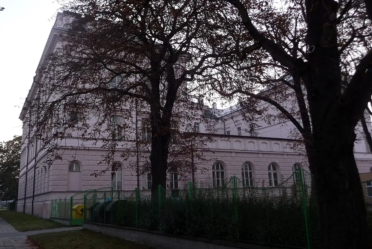 Budova školy: Gymnázium Ladislava Jaroše Holešov