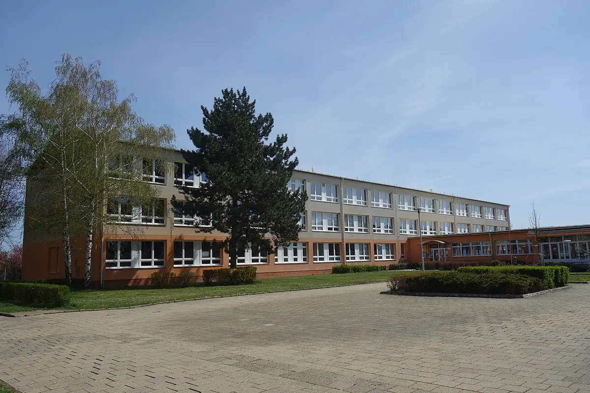 Budova školy: Reálné gymnázium Otto Wichterleho