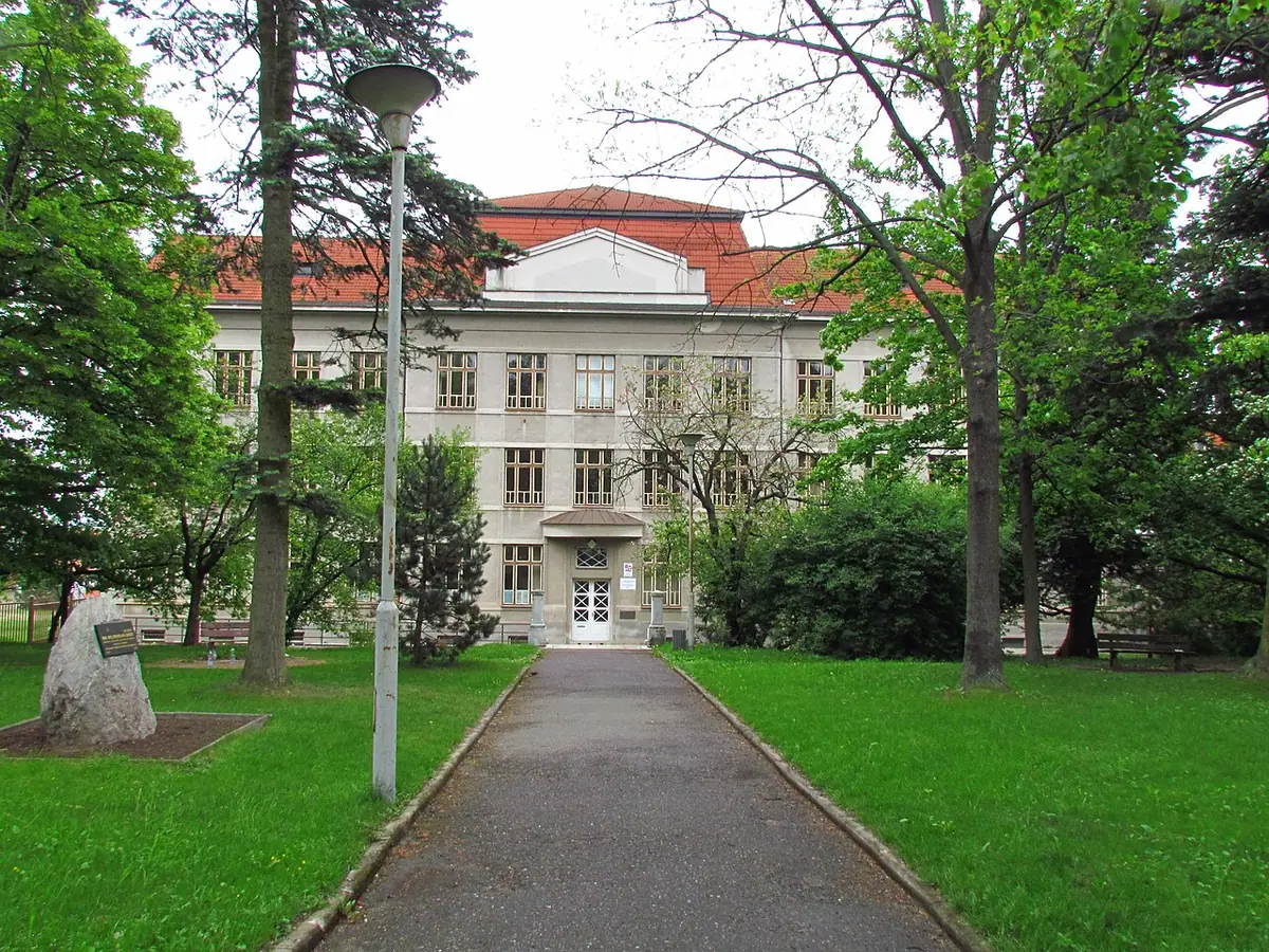 Budova školy: Gymnázium a SOŠ Moravské Budějovice