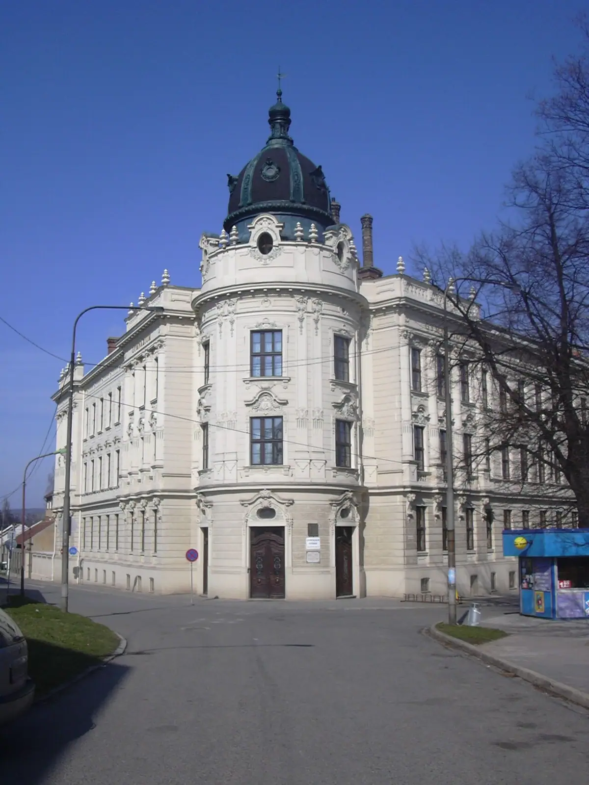 Budova školy: Gymnázium a SOŠZE Vyškov