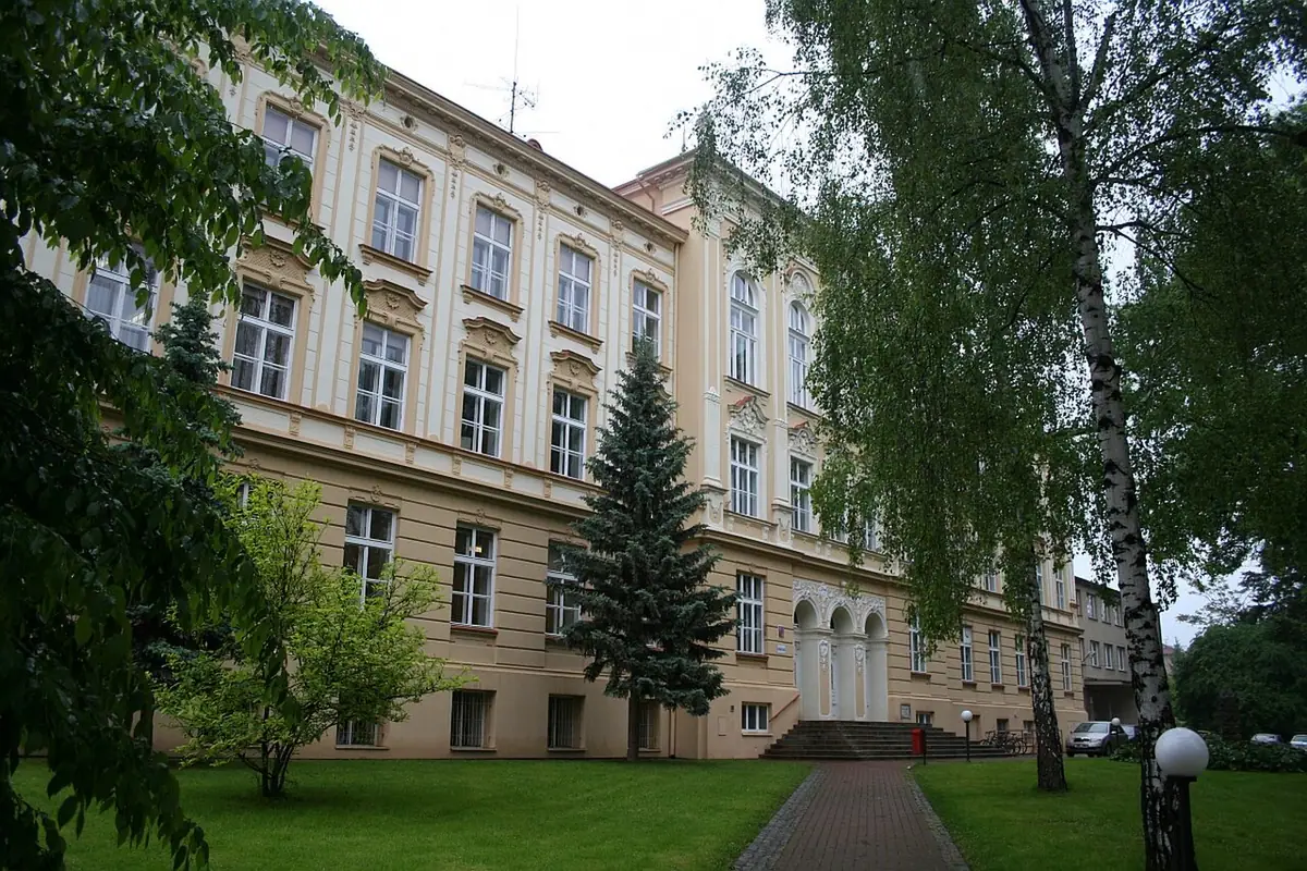 Budova školy: Gymnázium a OA Bučovice