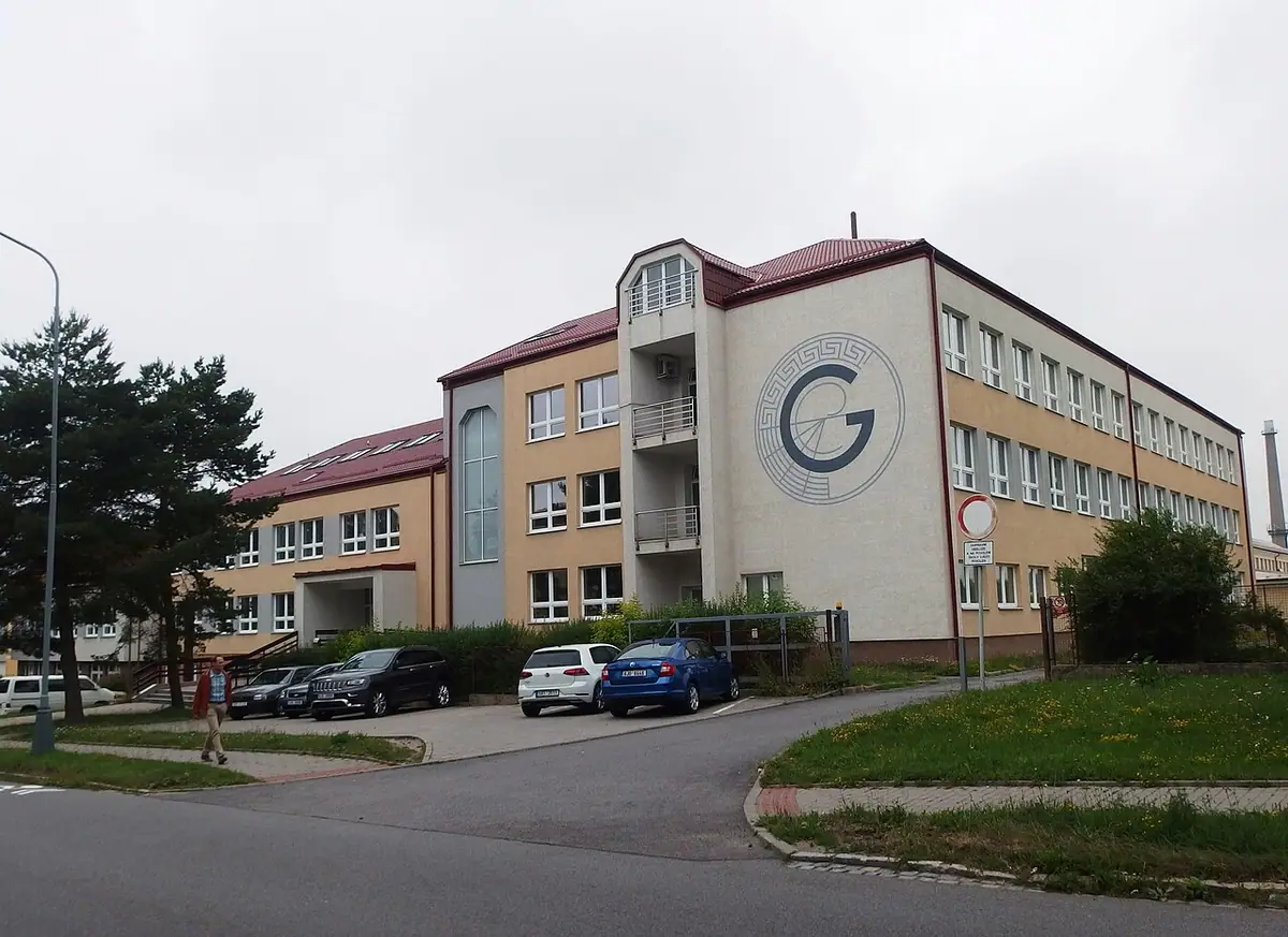 Budova školy: Gymnázium Žďár nad Sázavou