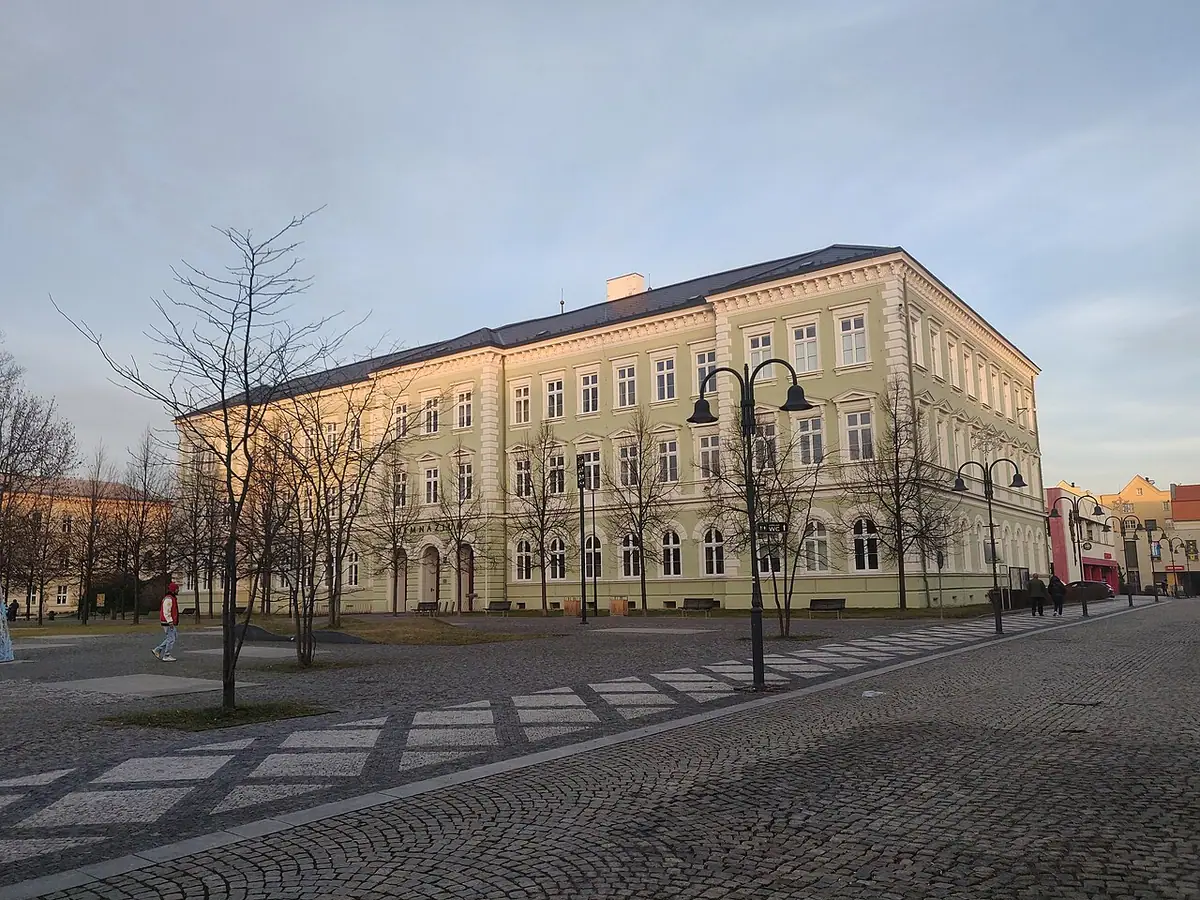 Budova školy: Gymnázium Krnov