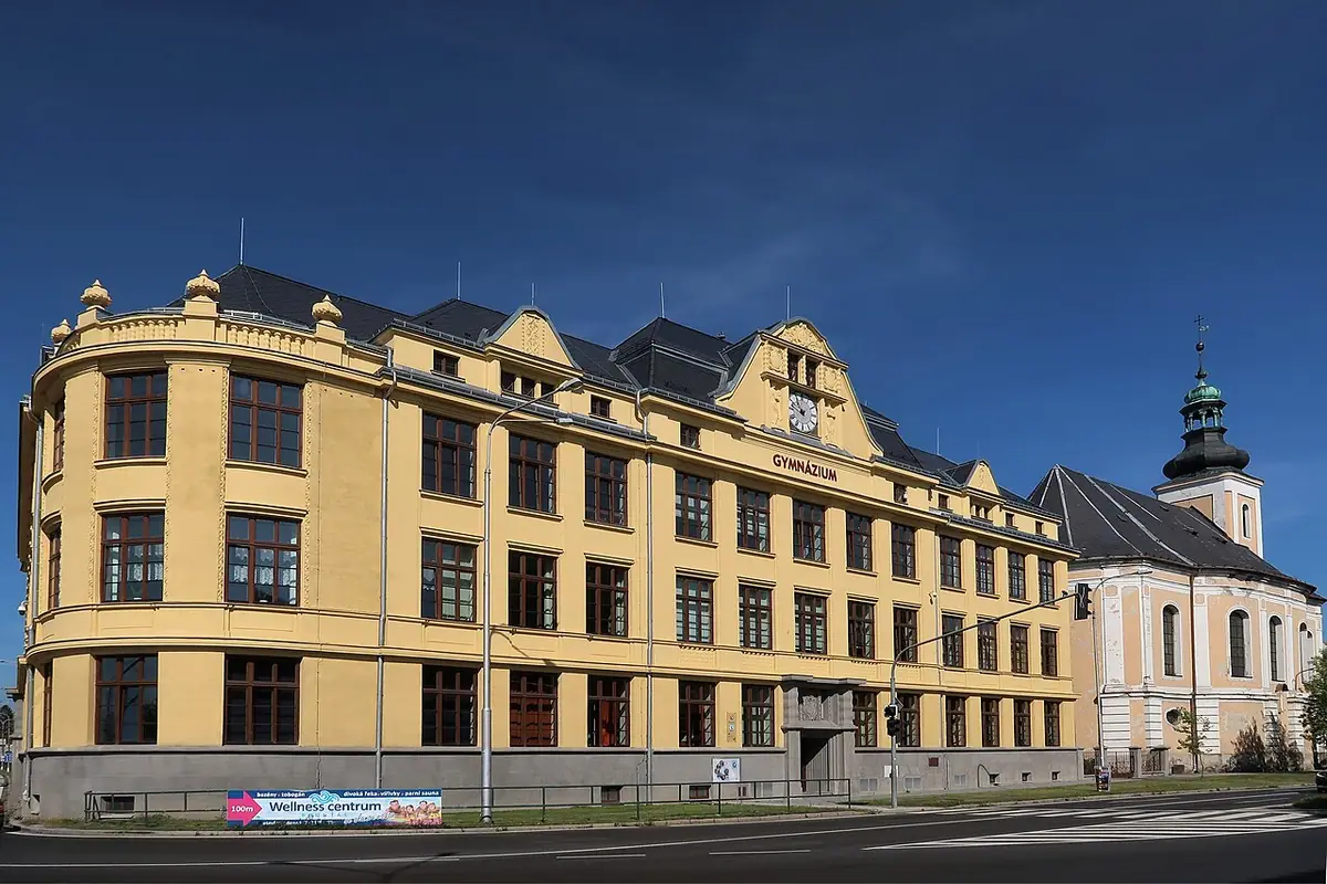 Budova školy: Gymnázium Bruntál