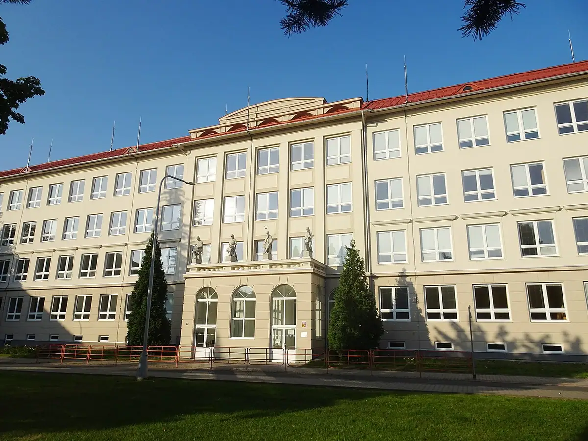 School building: Gymnázium Třinec