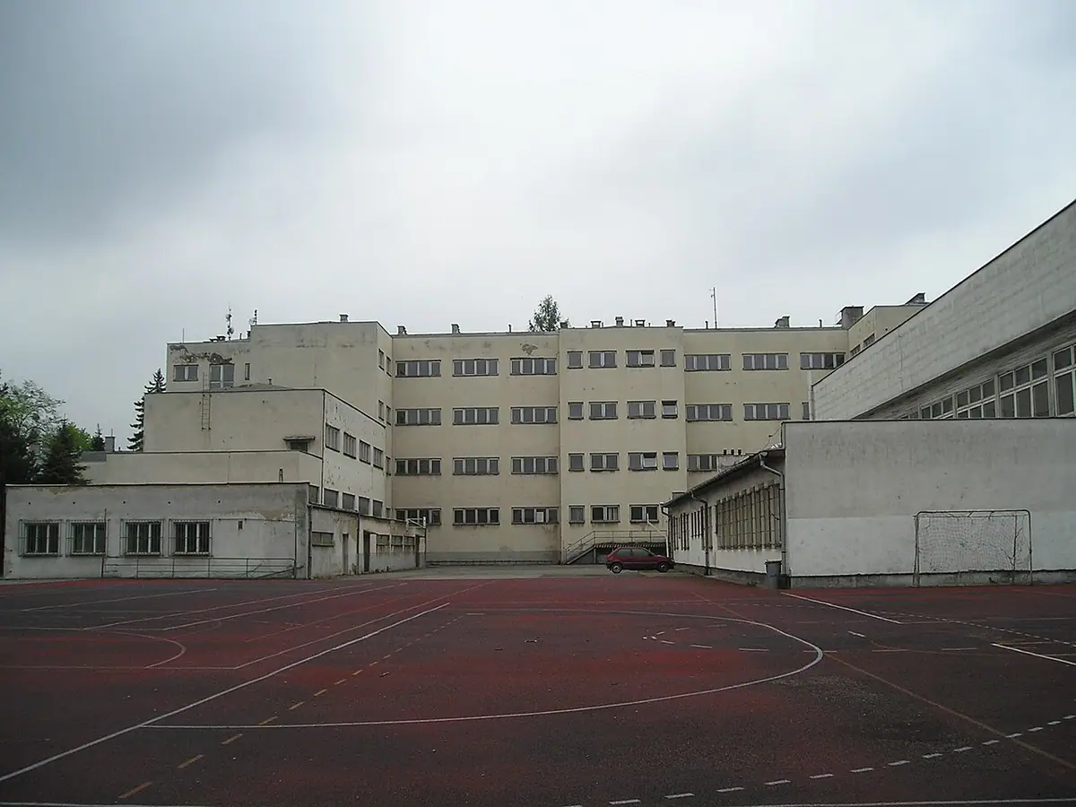 Budova školy: Gymnázium Josefa Božka
