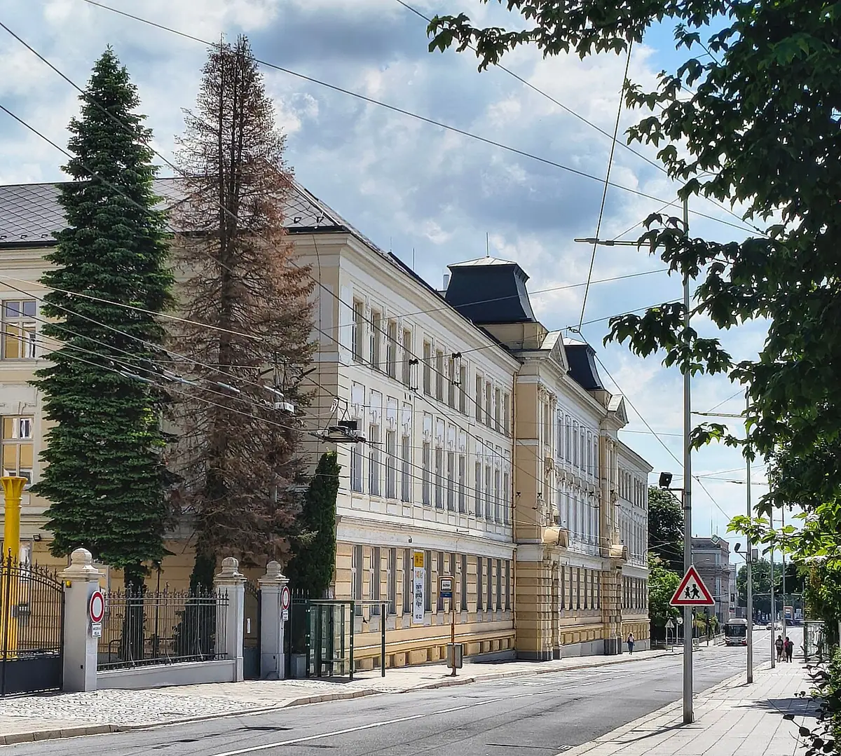 Budova školy: Mendelovo gymnázium Opava