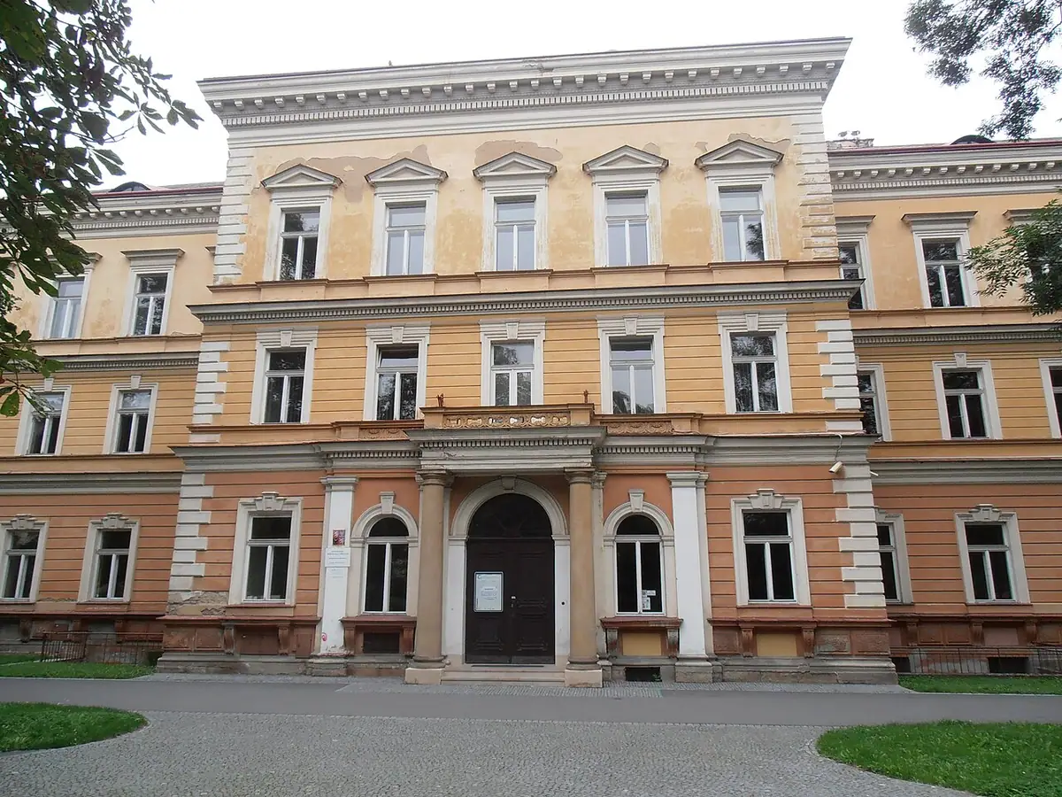 Budova školy: SŠ průmyslová a umělecká Opava