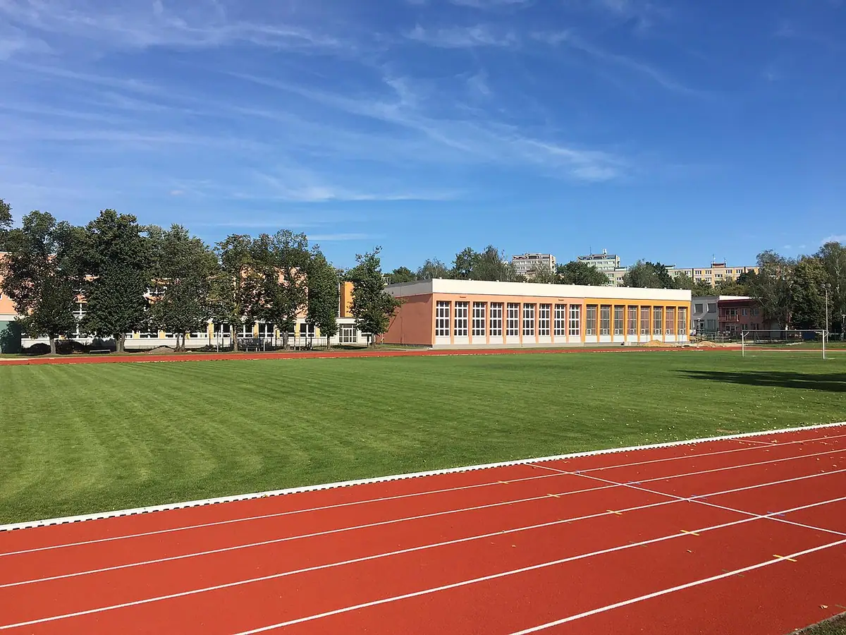 Budova školy: Gymnázium Volgogradská
