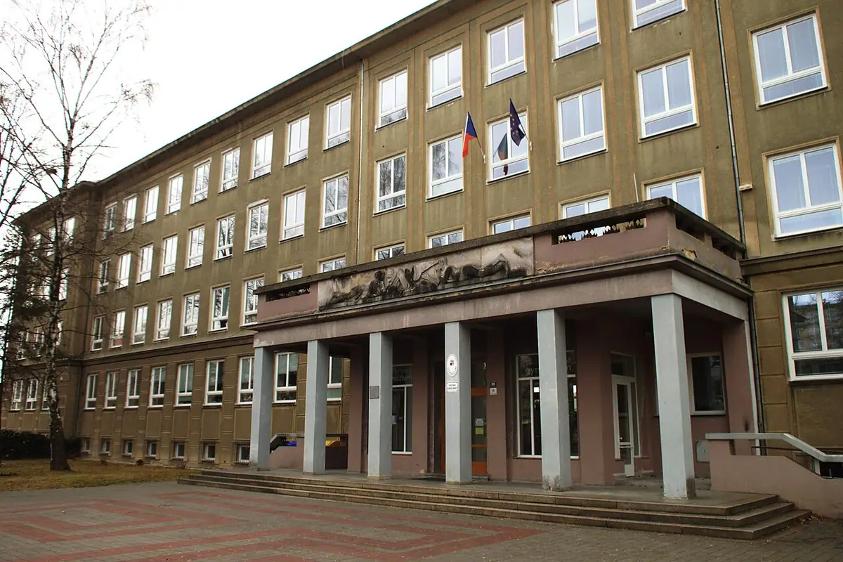 Budova školy: Wichterlovo gymnázium