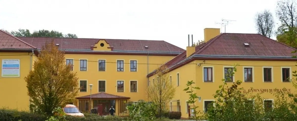 Budova školy: Gymnázium Hranice
