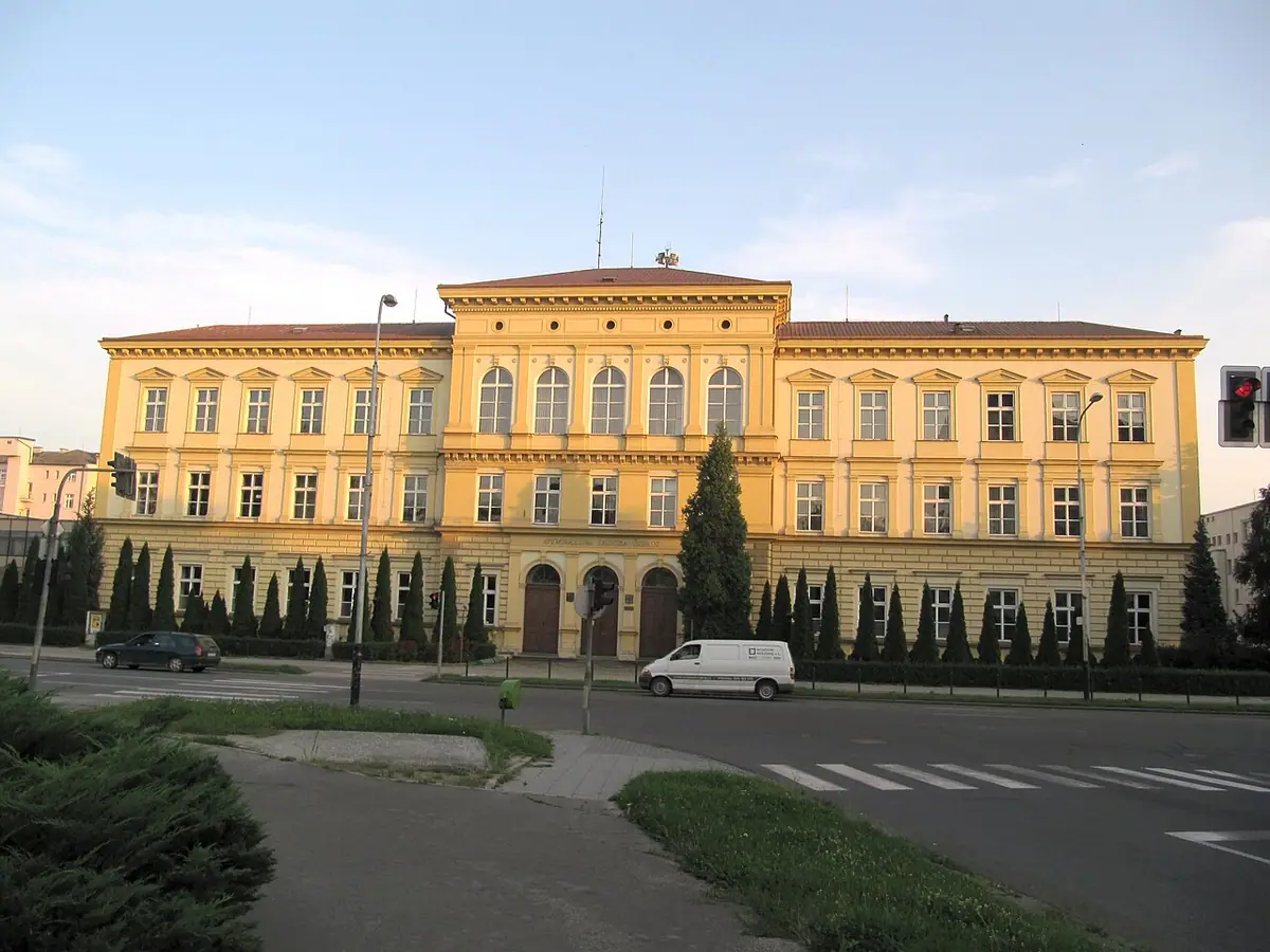 Budova školy: Gymnázium Jakuba Škody