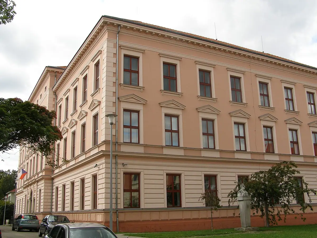 Budova školy: Gymnázium Františka Palackého Valašské Meziříčí