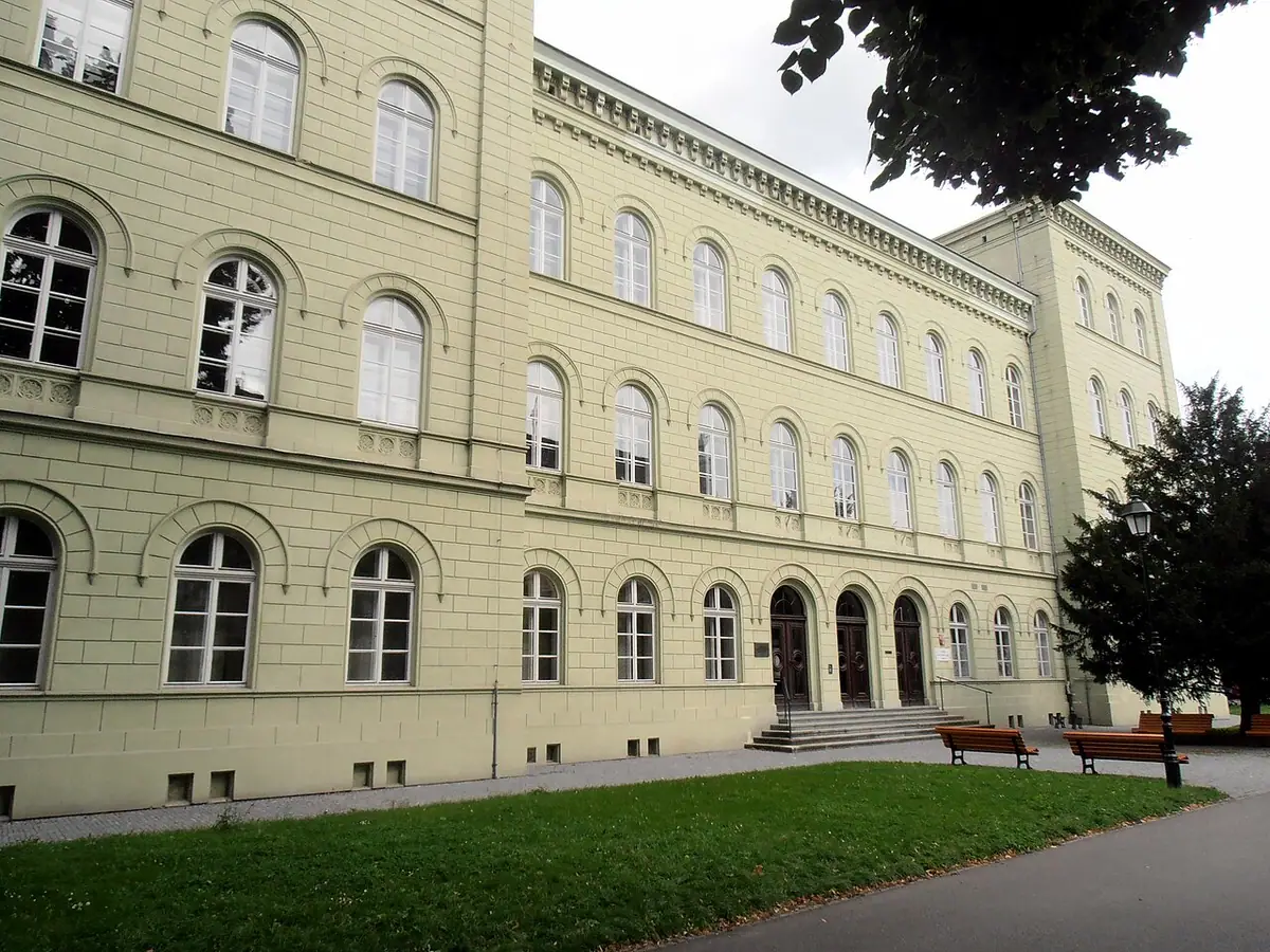 Budova školy: SZŠ Opava