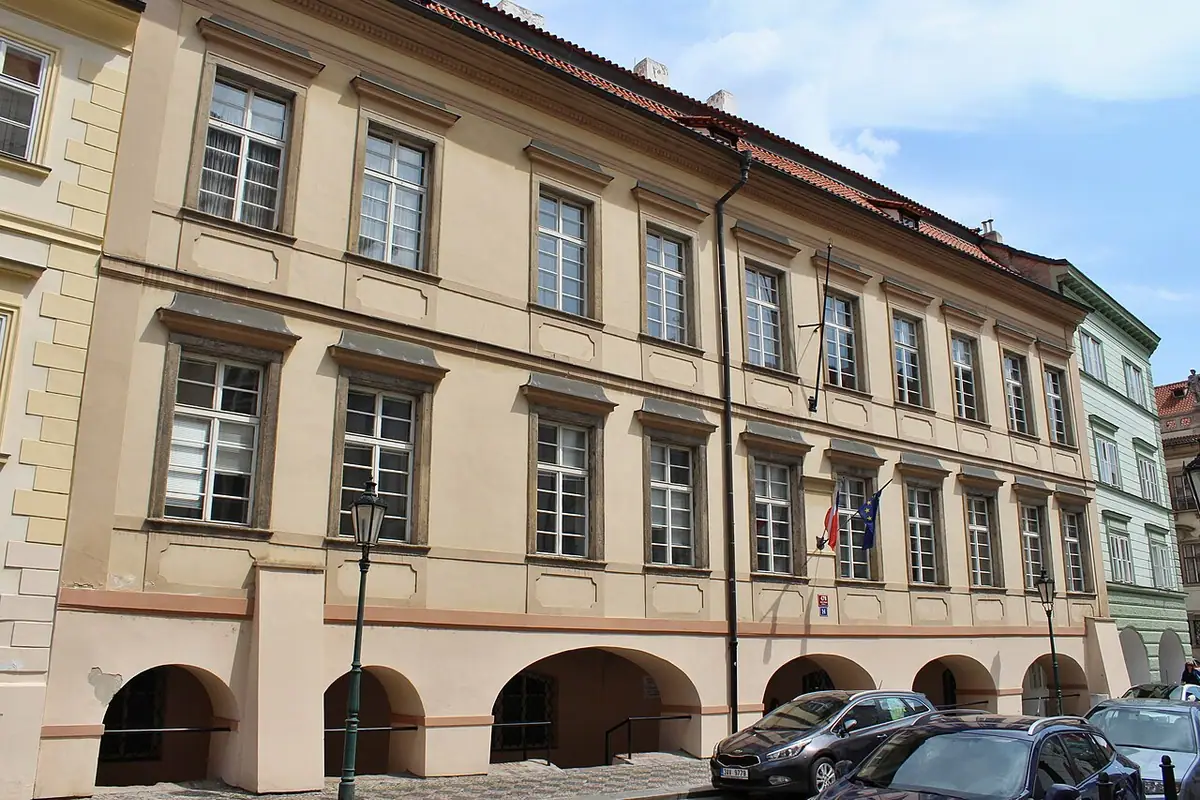 Budova školy: Konzervatoř a SŠ Jana Deyla