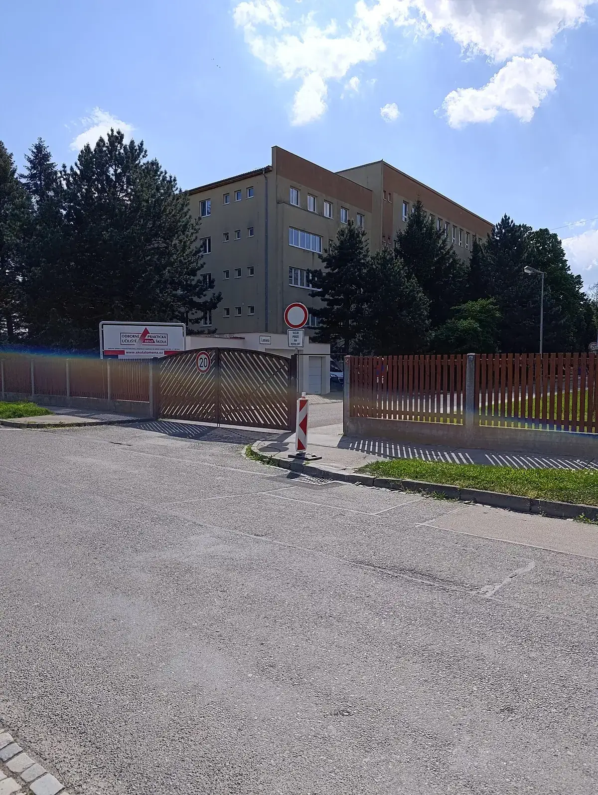 Budova školy: OU Brno Lomená