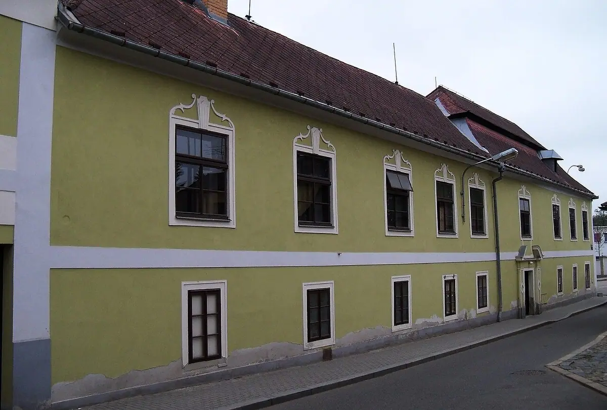 Budova školy: VÚ, SVP a SŠ Jindřichův Hradec