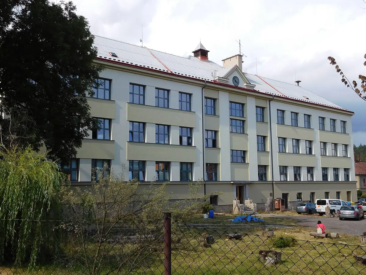 School building: Waldorfské lyceum Semily