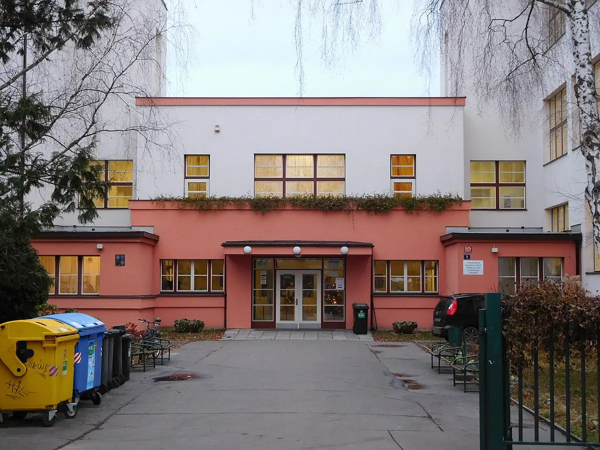 Budova školy: SŠ Náhorní
