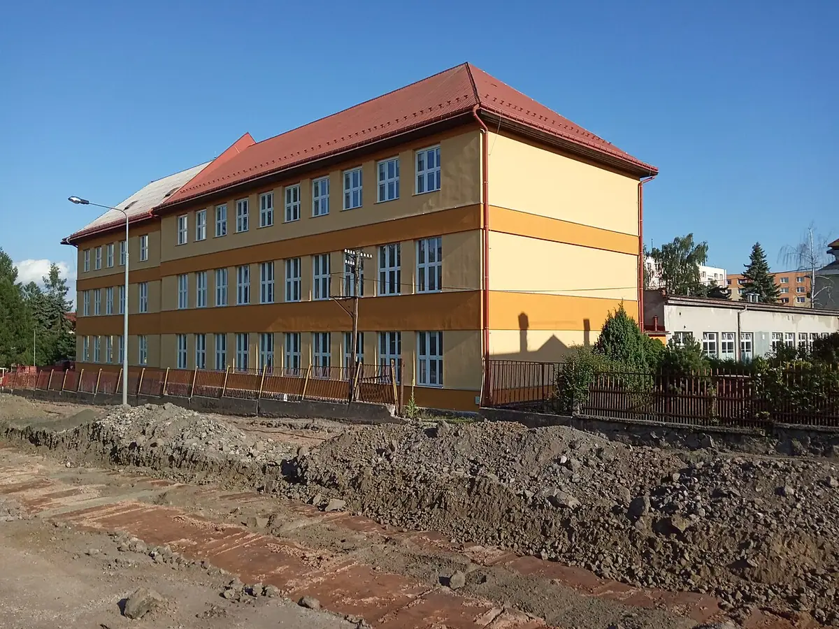 Budova školy: Gymnázium Jilemnice