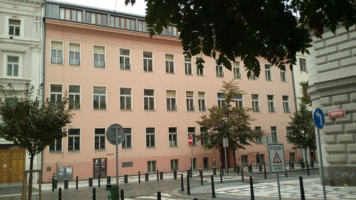 Budova školy: Lauderovo gymnázium