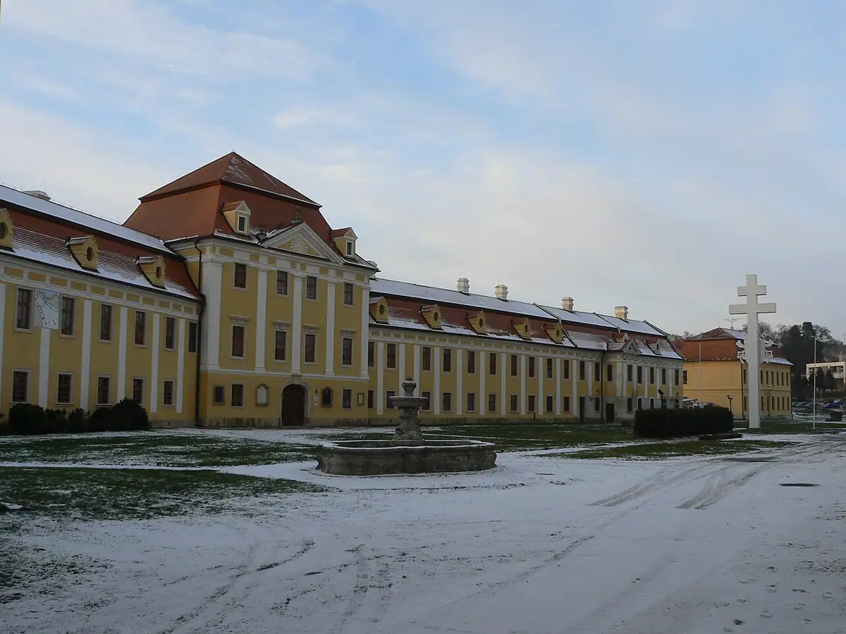 Budova školy: Stojanovo gymnázium Velehrad