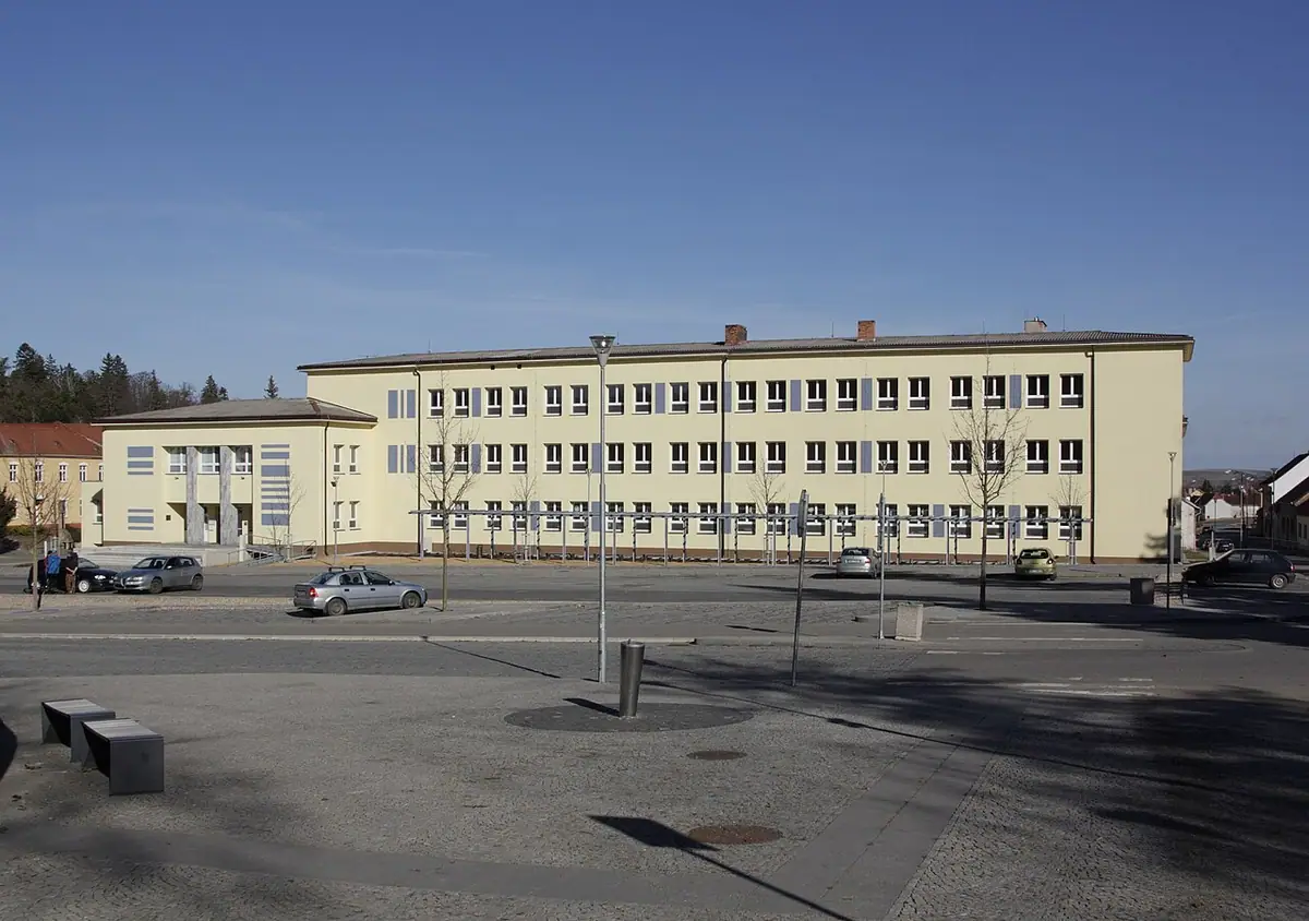 Budova školy: MěSOŠ Klobouky u Brna