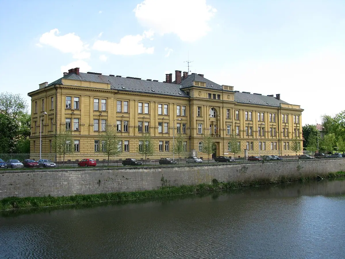 Budova školy: Biskupské gymnázium Hradec Králové