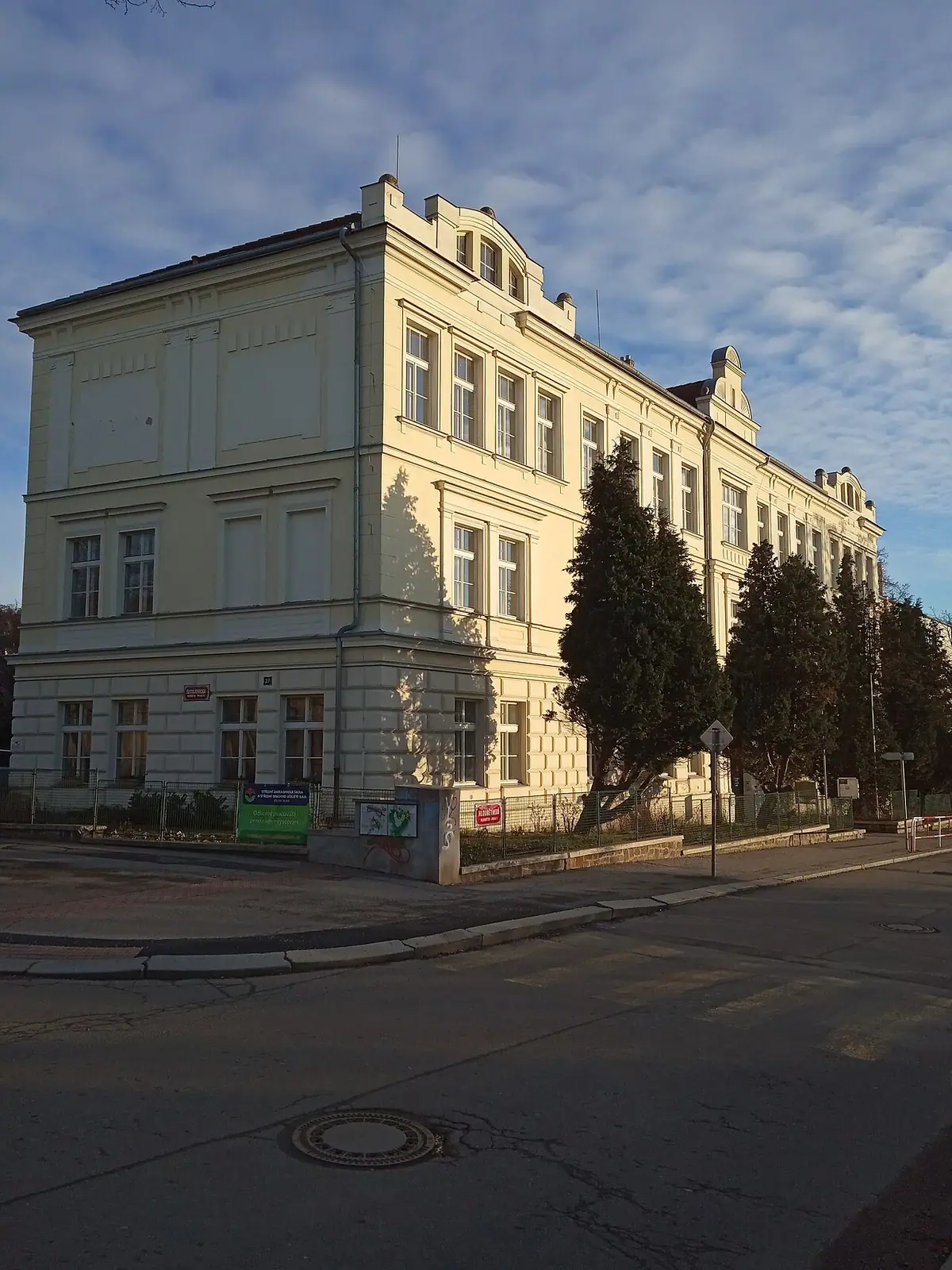 Budova školy: Zahradnická škola Hloubětín