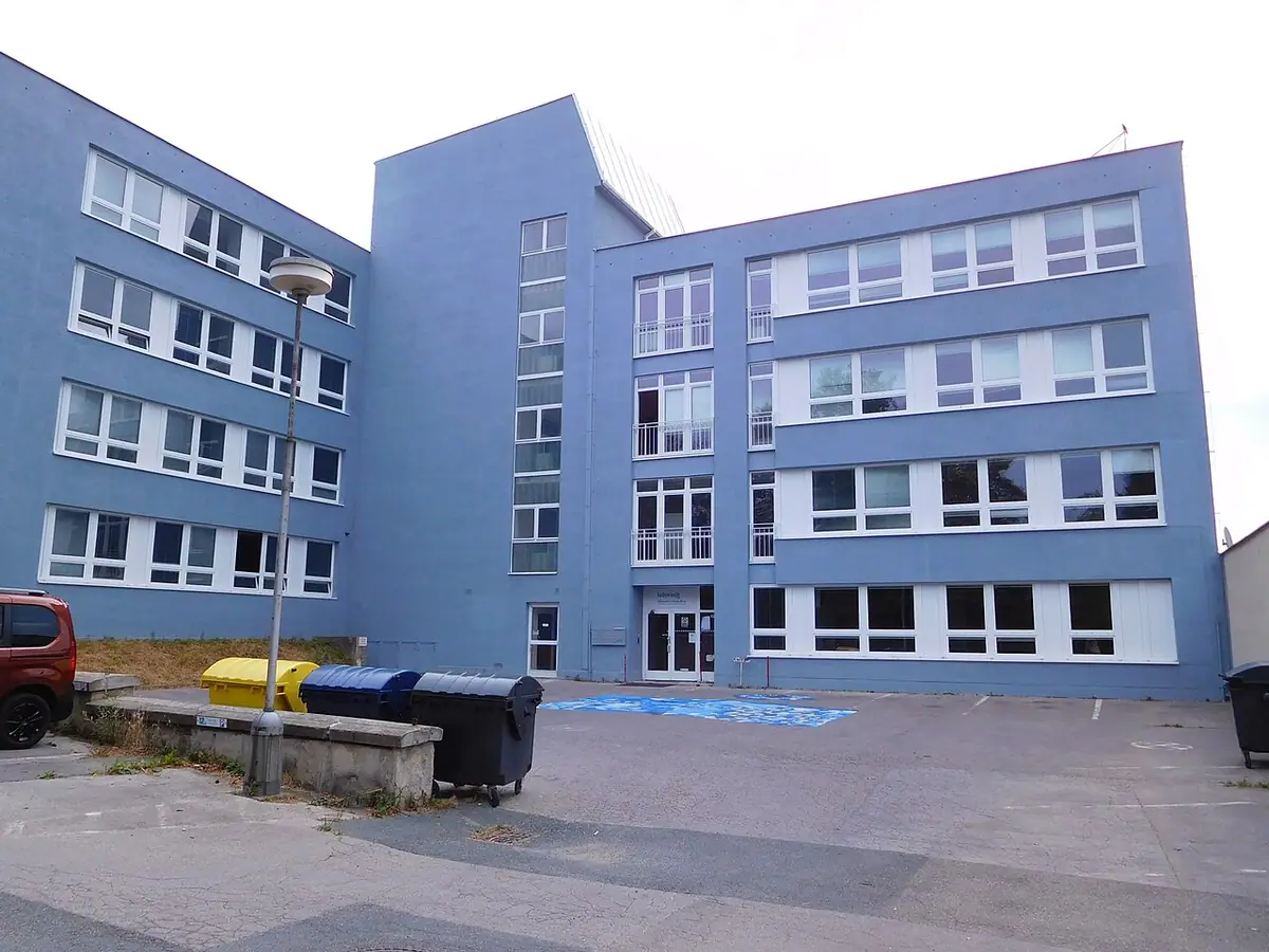 School building: Gymnázium Labyrinth