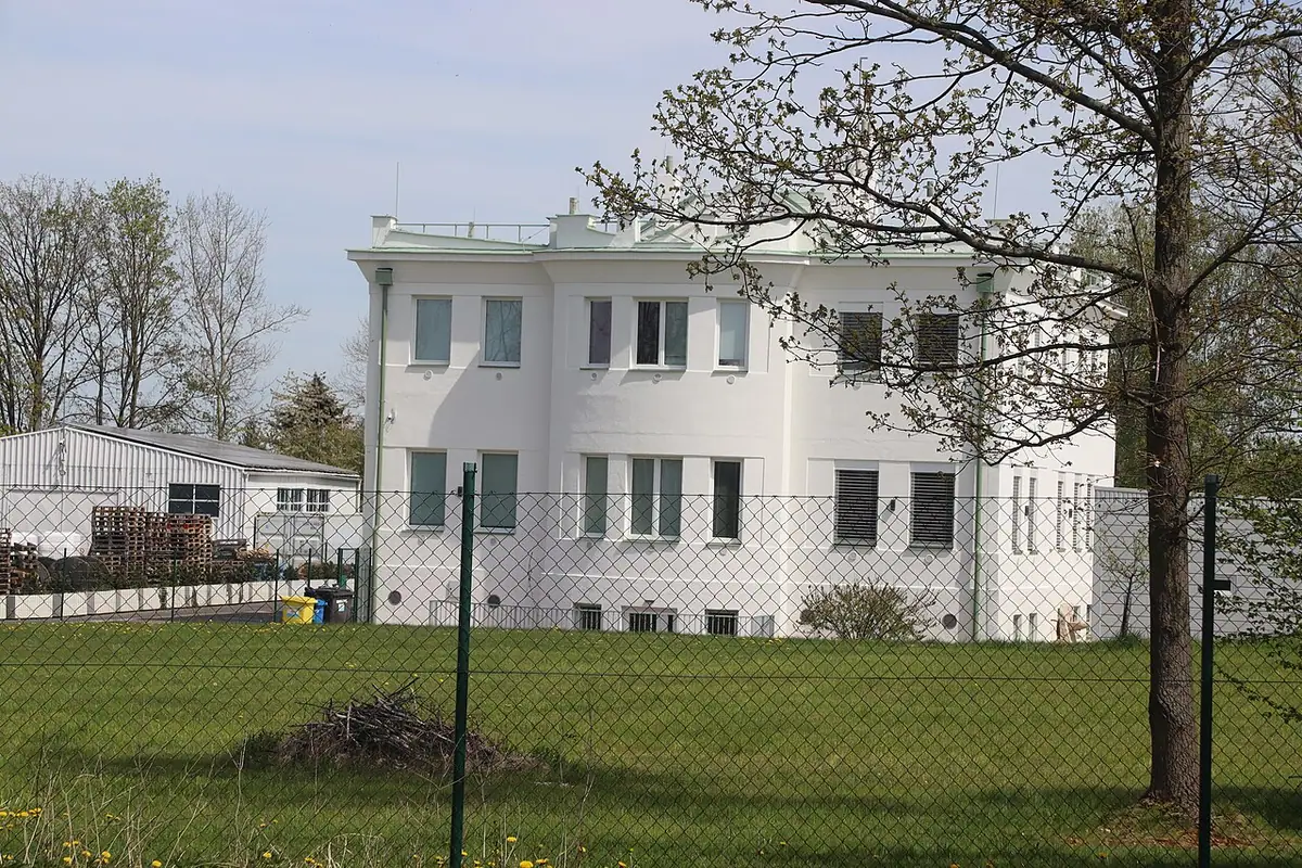 Budova školy: 1. IT Gymnázium