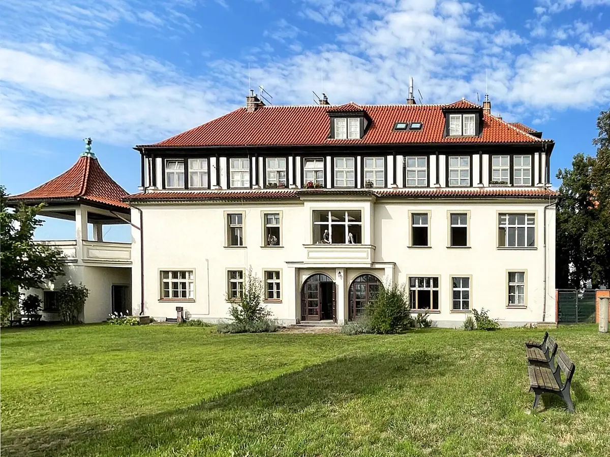 School building: Gymnázium Paměti národa