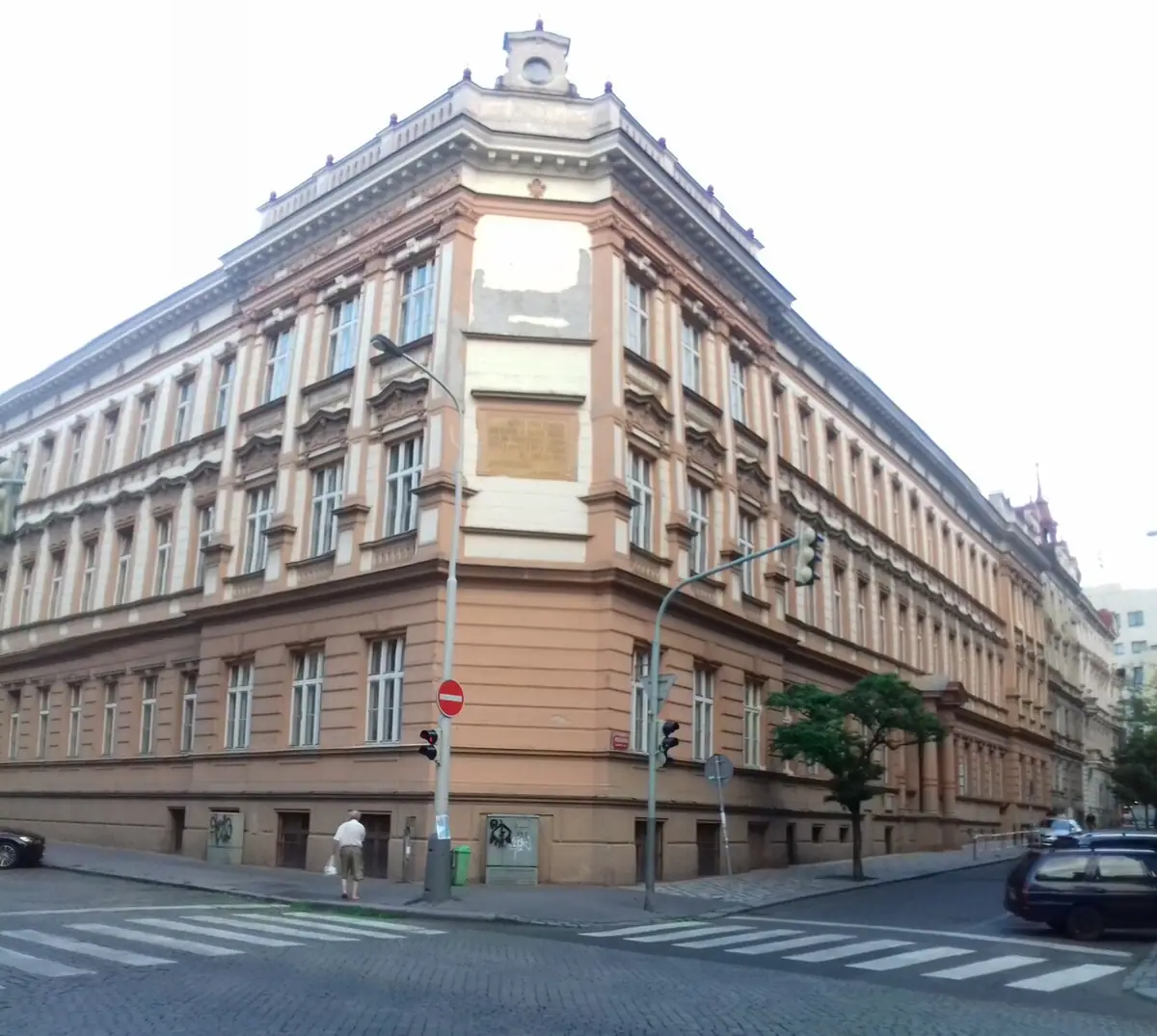 School building: SŠ knižní kultury
