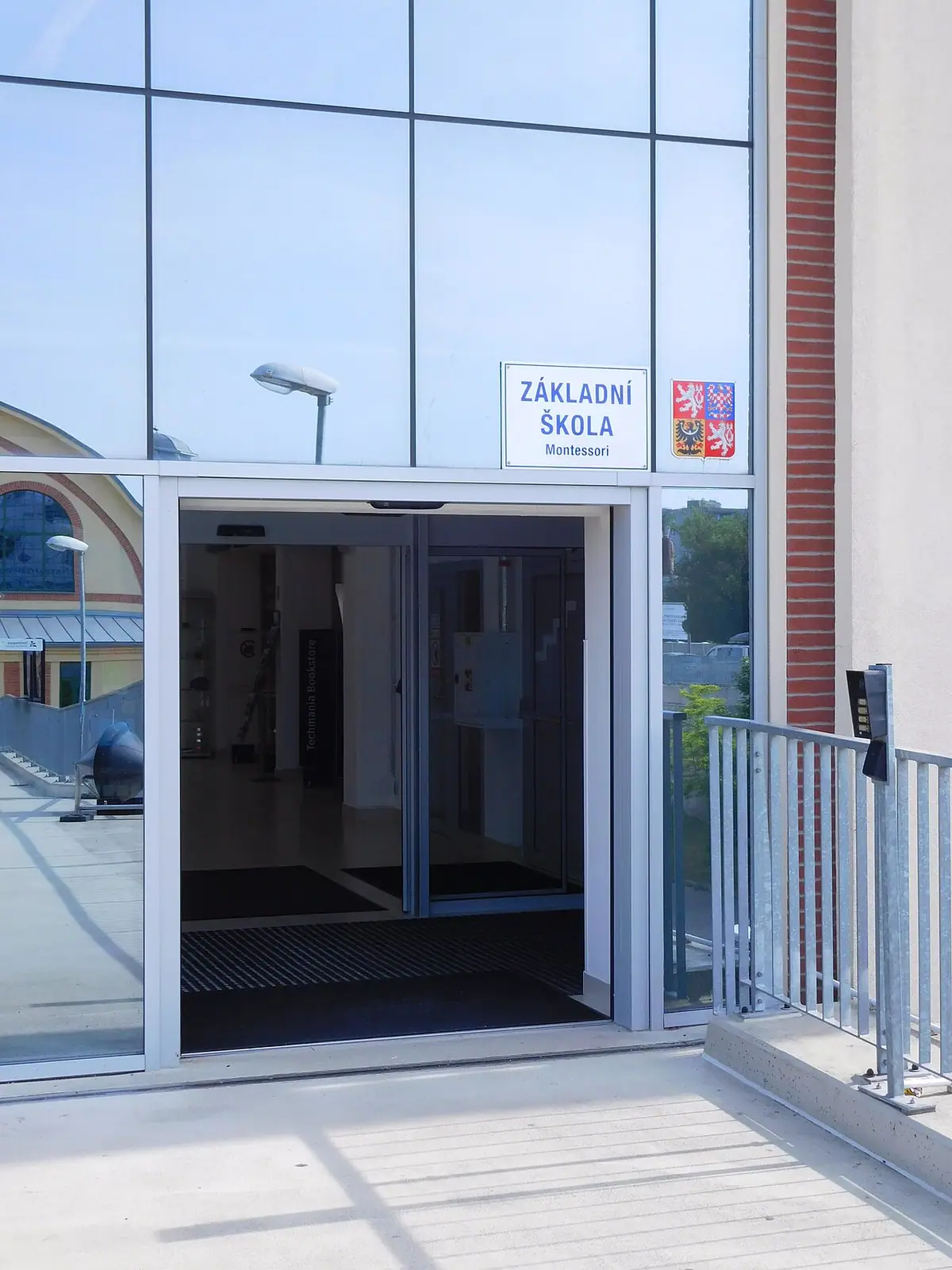 Budova školy: SŠ Montessori Plzeň